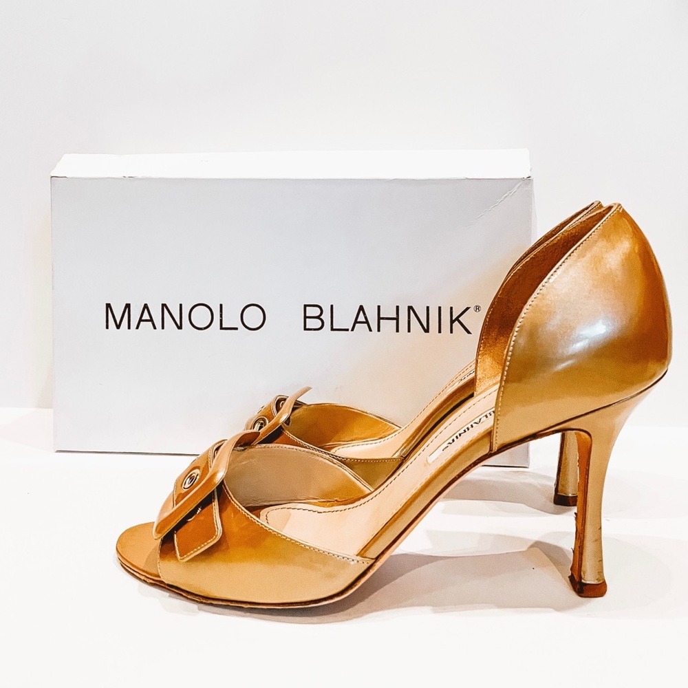 Manolo Blahnik patent leather quarter pump